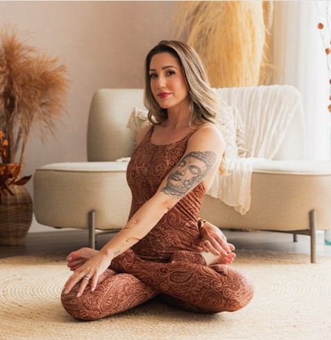 Tata Vidal — professora de yoga